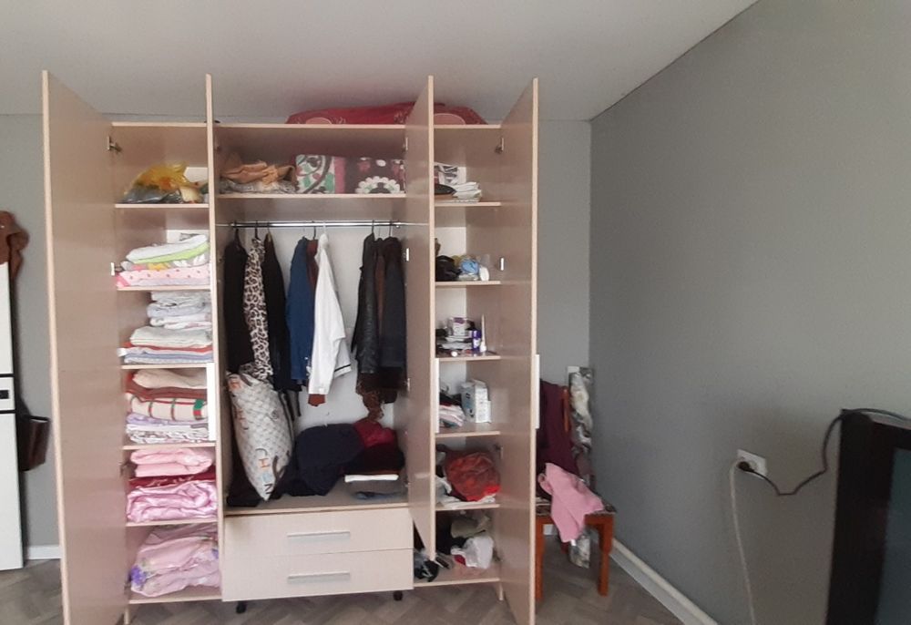 Плательный шкаф.