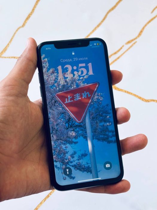 iPhone X 64/70%.