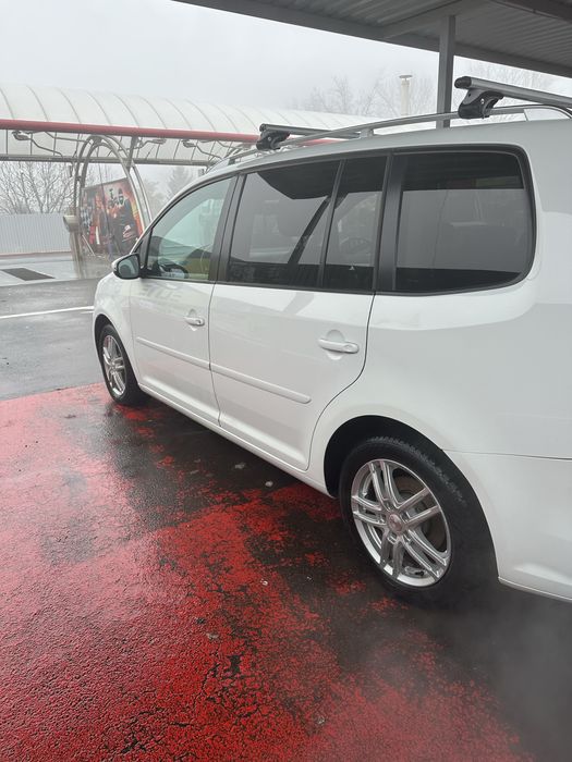 VOLKSWAGEN Touran 2015 — imagine 2