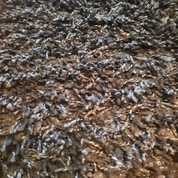 Черен килим с бели нишки с размер 235/160см