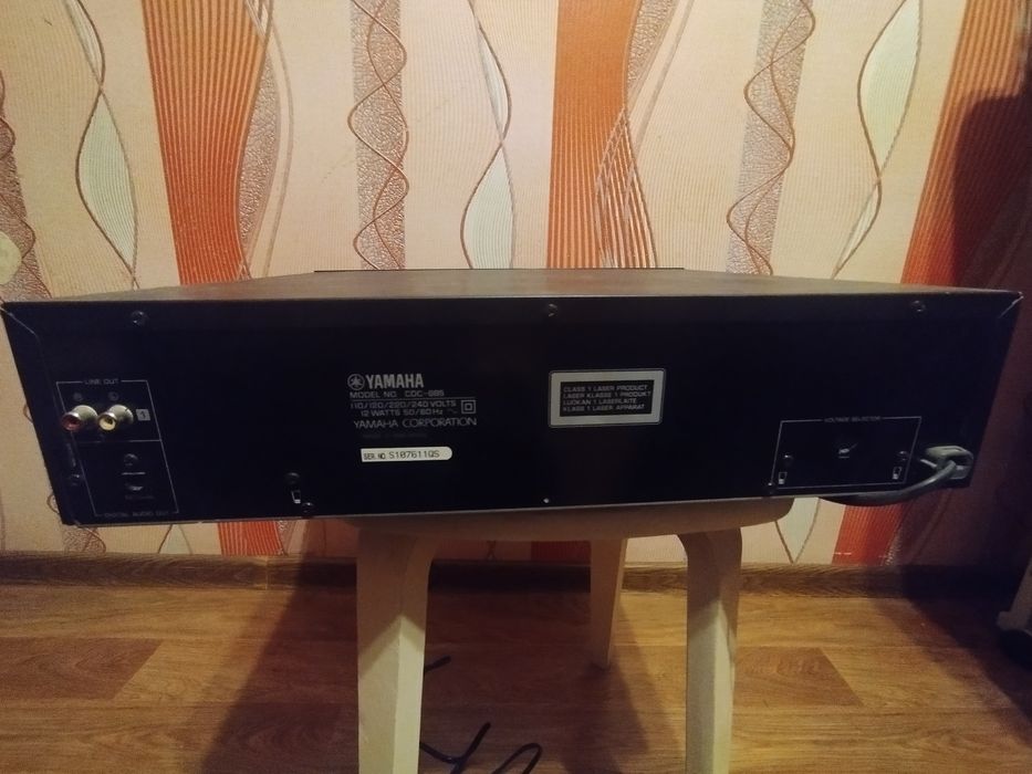 Yamaha: model - cdc 685