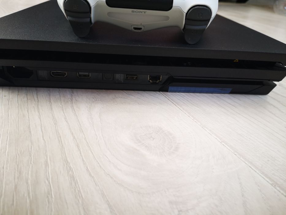 PS 4 Pro - 1TB без кутия