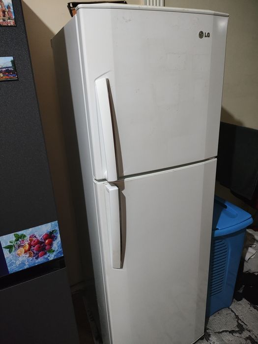 Холодильник LG в хорошем состоянии
