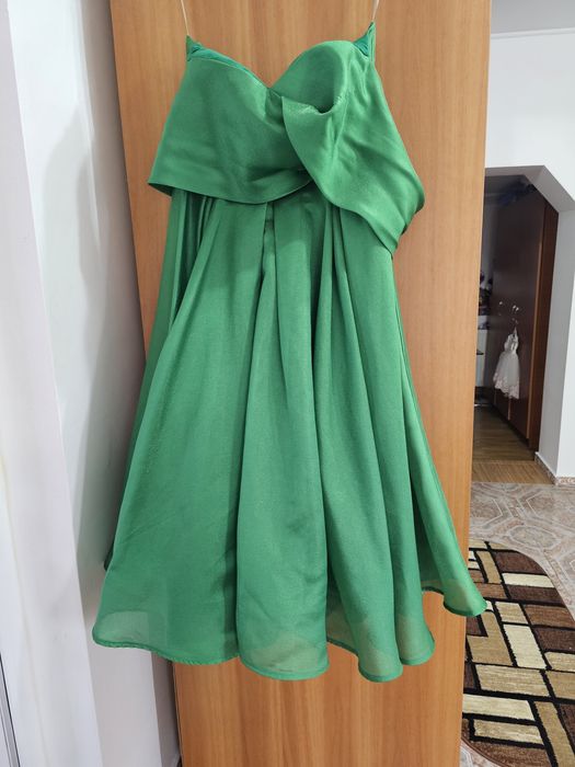 Vând rochie de la STARSHINERS