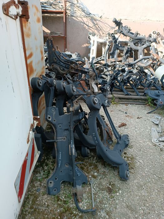 Предни и задни мостове за автомобили