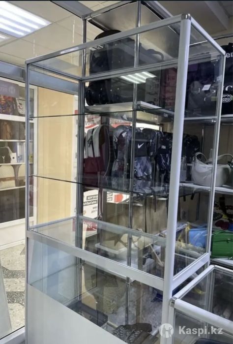 Витрина стеклянная