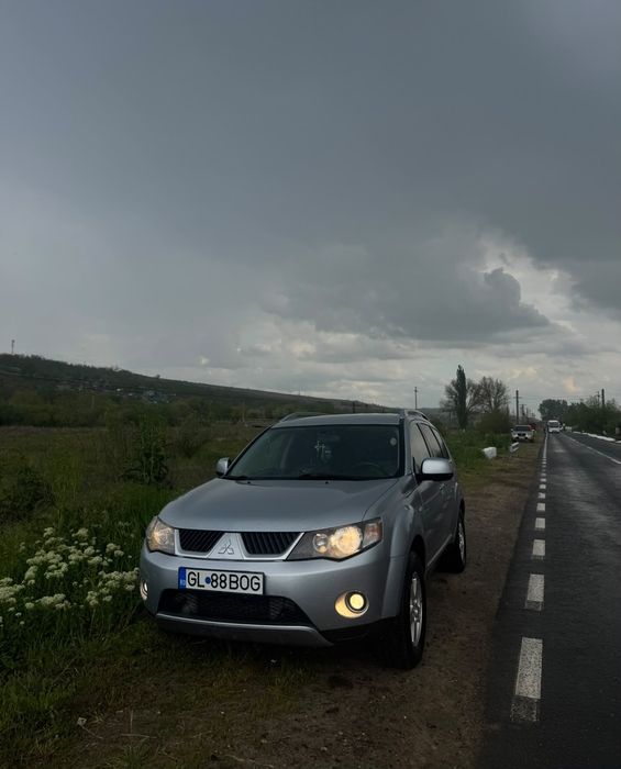 Vând Mitsubishi outlander