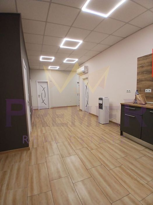 Дава се под наем Офис в Варна, Колхозен пазар - 152 кв.м за 1632 € - Снимка #5