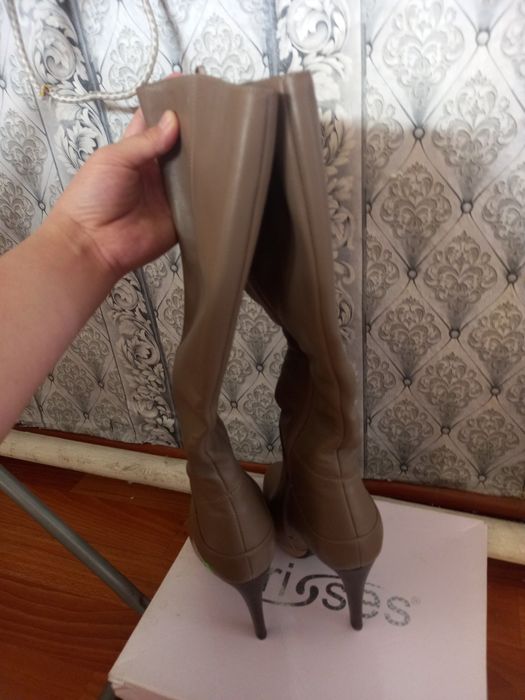 Продам сапоги новые