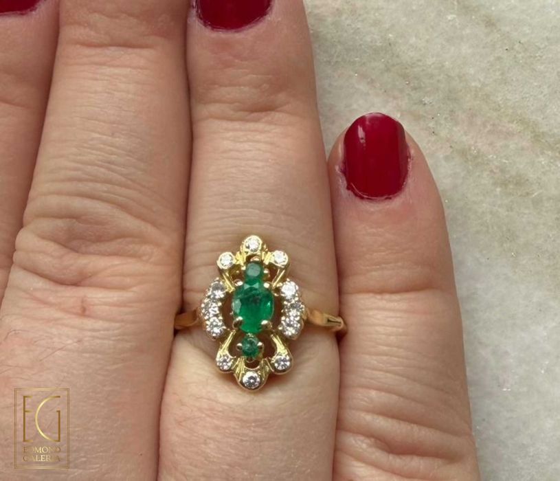Inel din aur, decorat cu smaralde și diamante