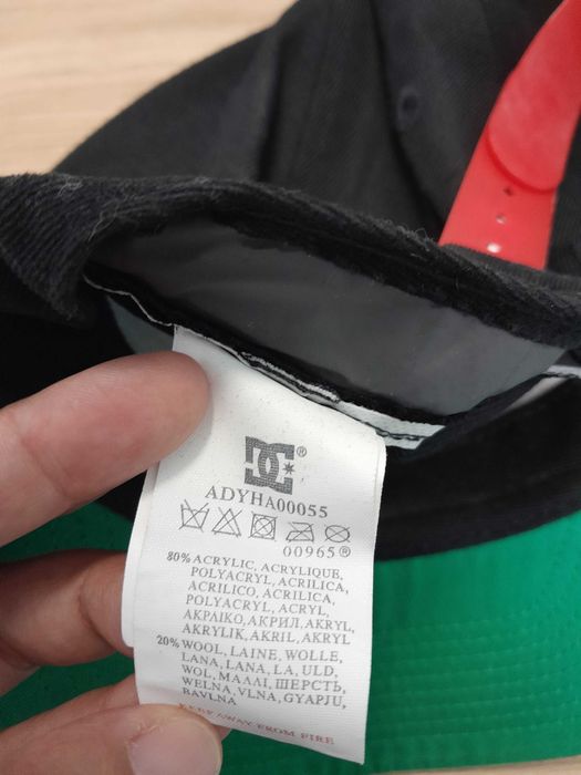 Шапка с козирка DC