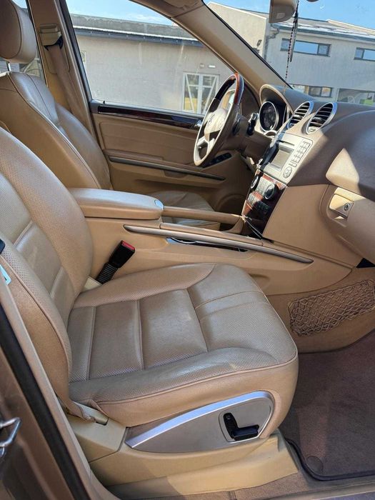 Mercedes-Benz  model ML 320 CDI 4MATIC full options.