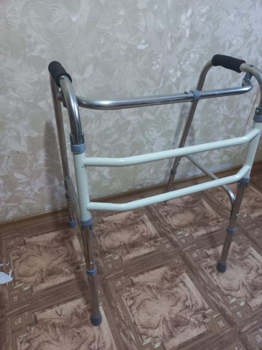 Инвалидное кресло