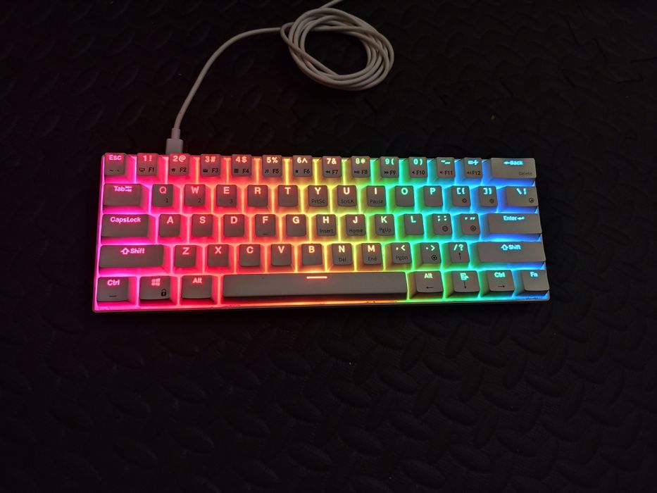 Vând tastatura royal kludge RK 61