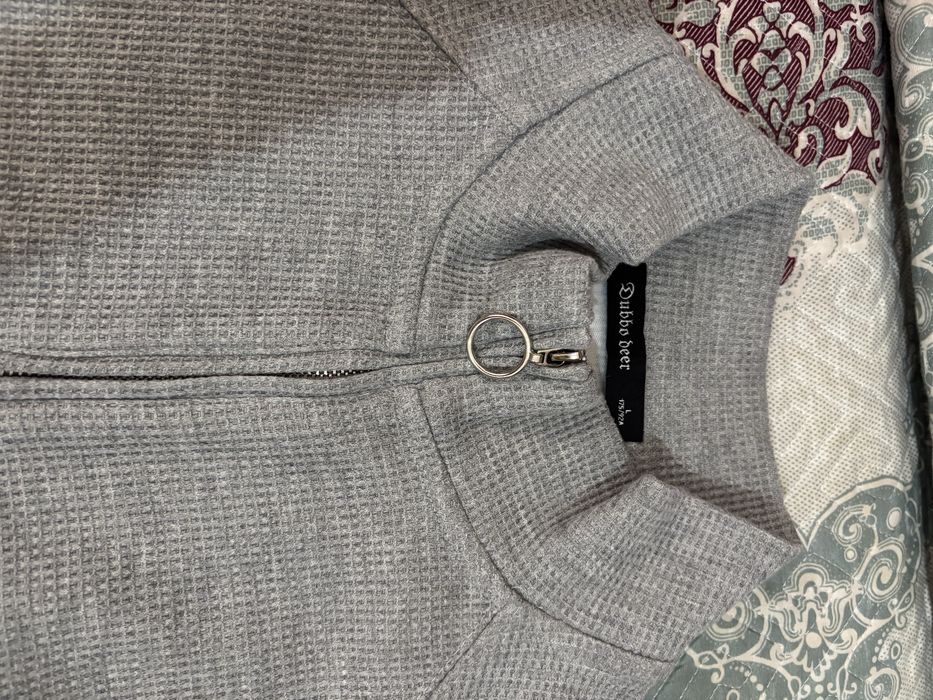 Продам, 7000 тг, серый свитшот,L size