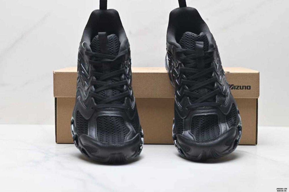 Продавам нови мъжки маратонки Mizuno Wave Prophecy LS GTX налични 42 и 44
