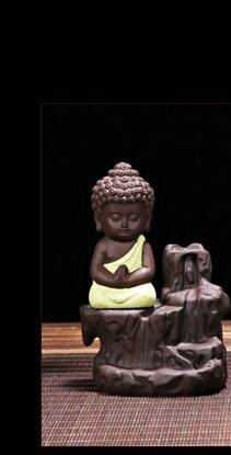 Candela cu con  aromat incandescent fumul da iluzia ape curgatoare