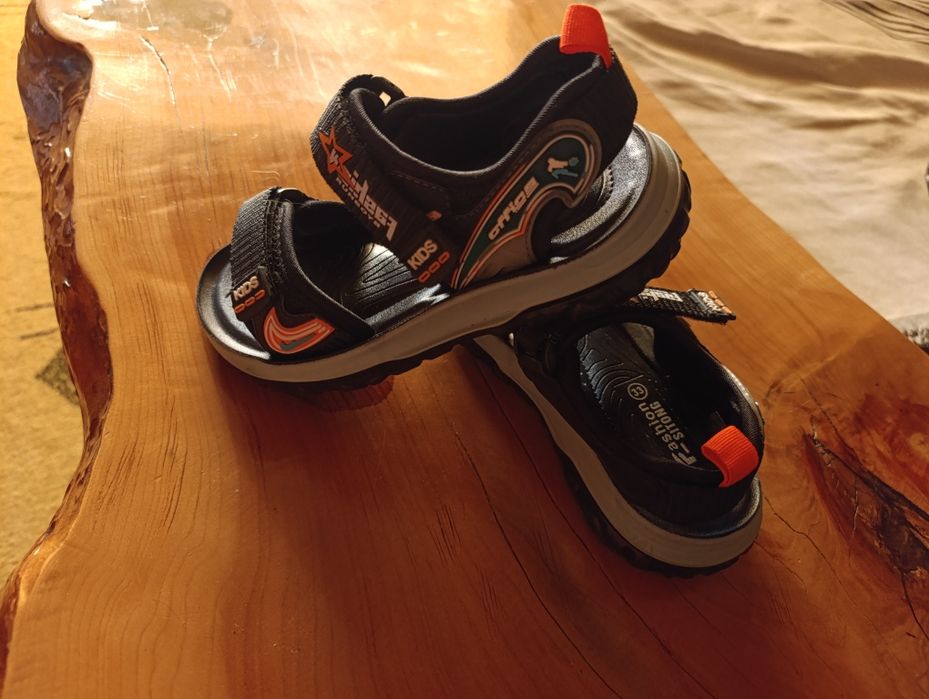 Продам сандали для мальчика