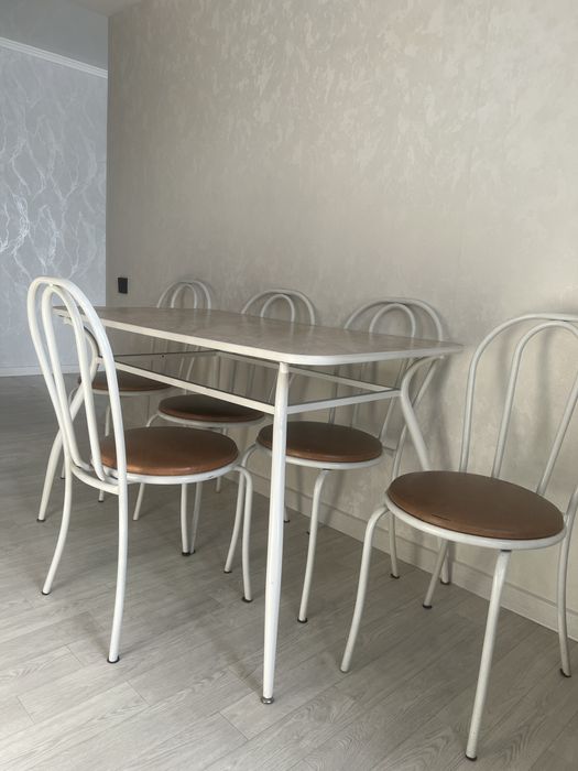 Продам кухонный стол