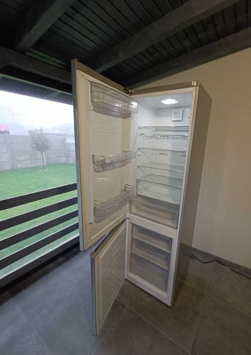 Combina frigorifica Beko Nofrost gri inox toate accesoriile incluse