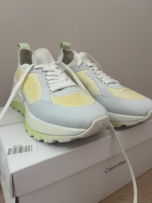 Обувки , маратонки