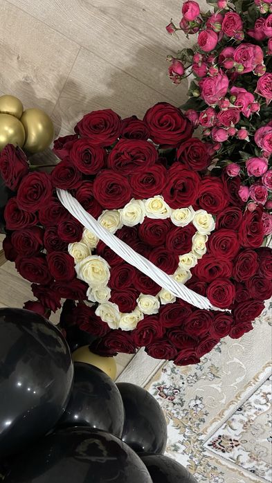 Продам розы красного и белого цвета. Маркировка: буква “Д”.
