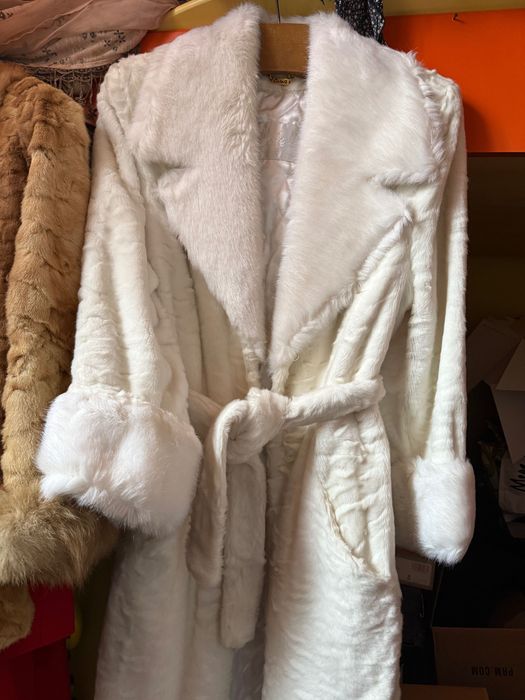 Haina superba de blana