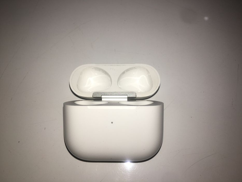 Оригинальный футляр от AirPods 3 gen