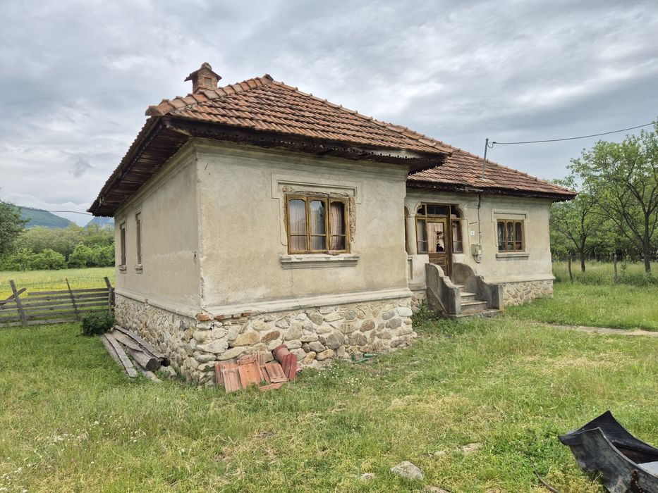 Vând teren in comuna Polovragi cu posibilitate de parcelare