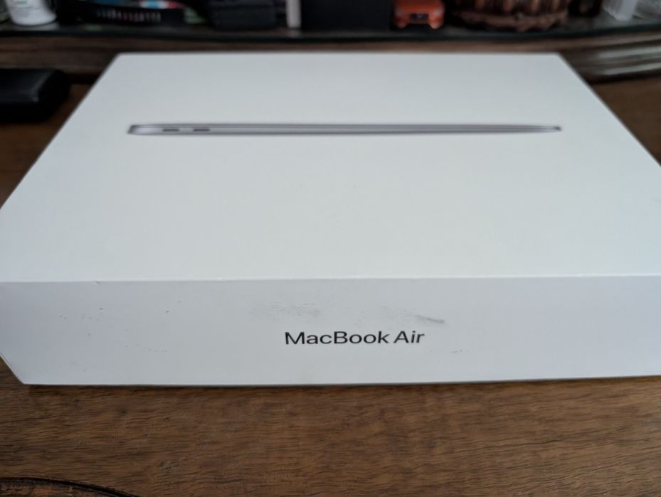 Vand MacBook Air Silver Gray, Apple M1 256GB, 8GB DDR4, baterie 99%