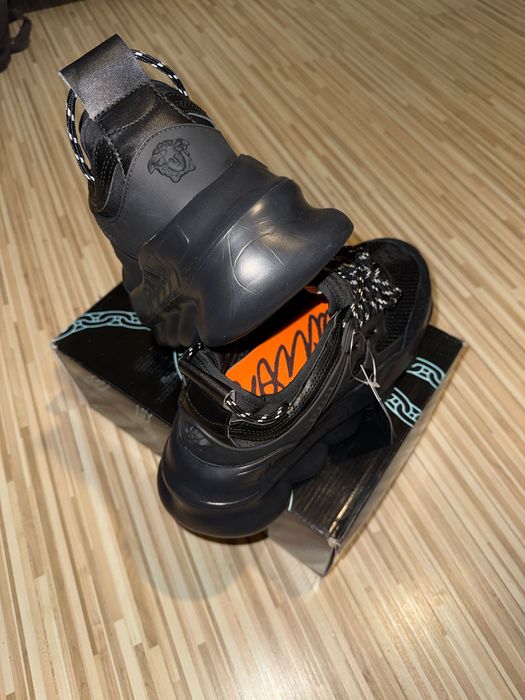 Versace chain reaction