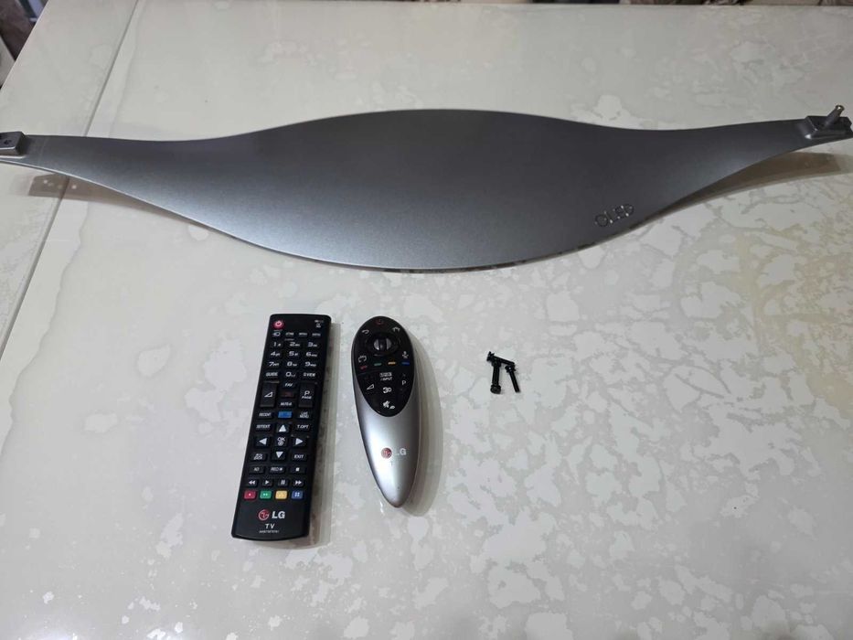Метална стойка и 2 дистанционни за  LG 55EC930V