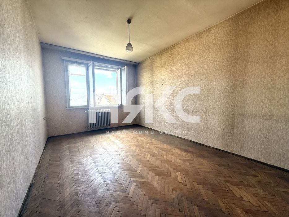 Тристаен апартамент в Центъра до МЕТРОСТАНЦИЯ