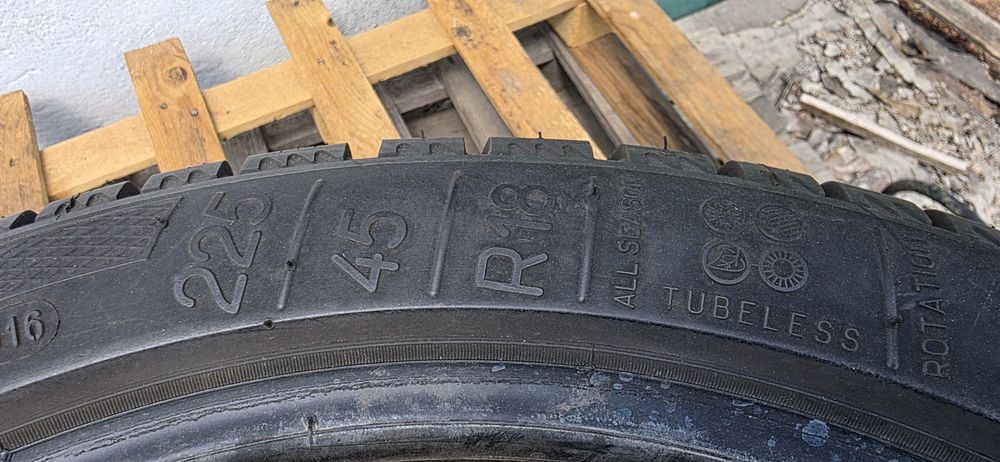 Гуми 2бр 225/45/18 - 1бр- 59 евро