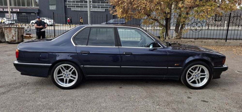 BMW E32 V8 объем 4.0