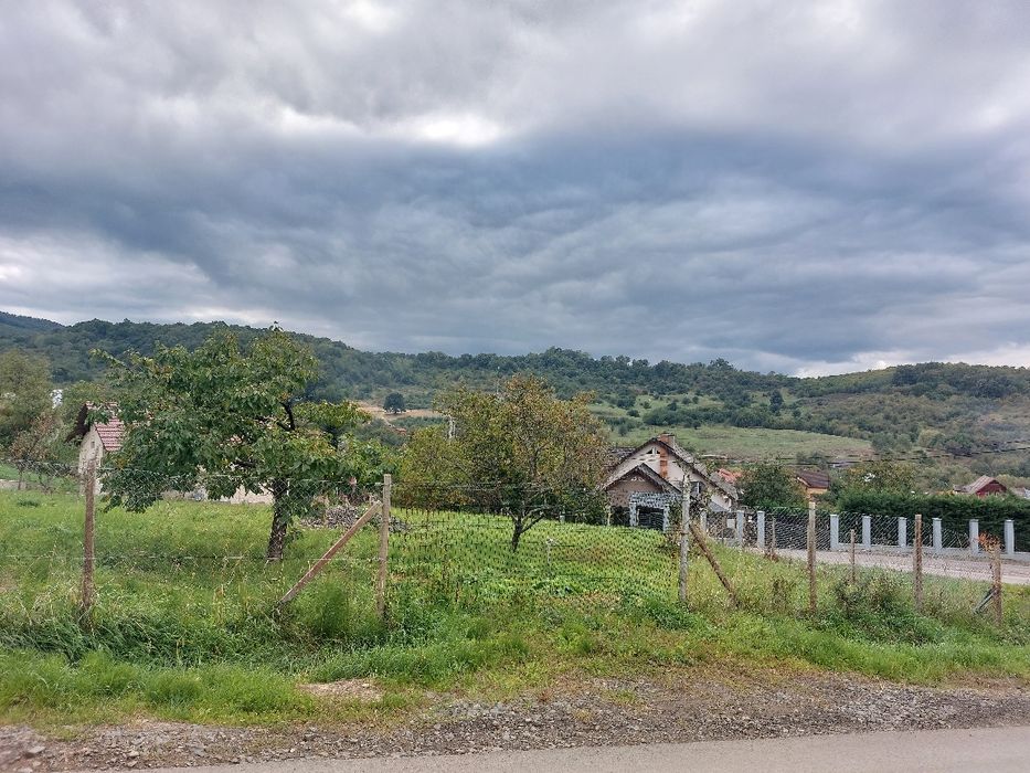 Teren intravilan front 100 m