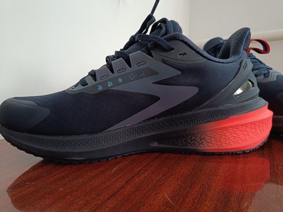 Продам беговые кроссовки 361 degrees