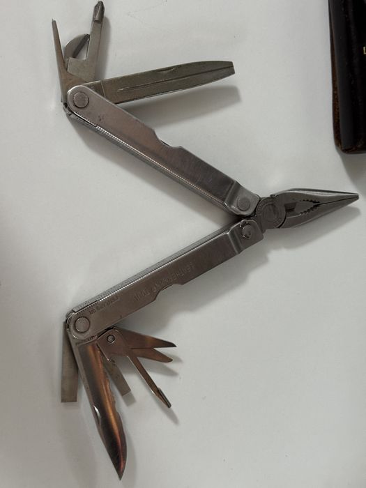 Leatherman cu husa