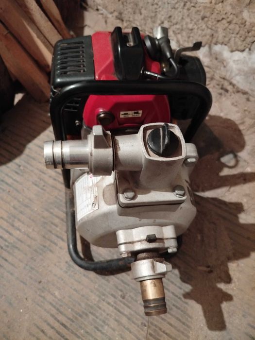 Продам бензиновую водяную мотопомпу