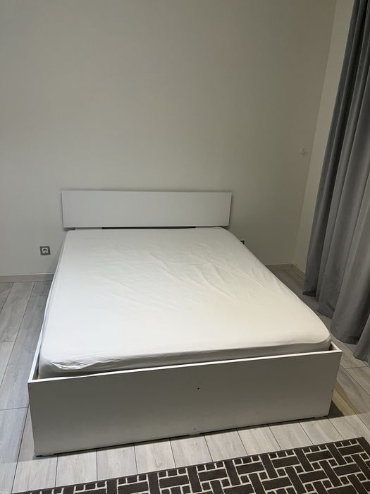 Кровать 208х160 и 2 тумбочки