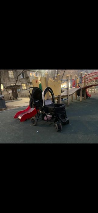 Коляска двухяростная