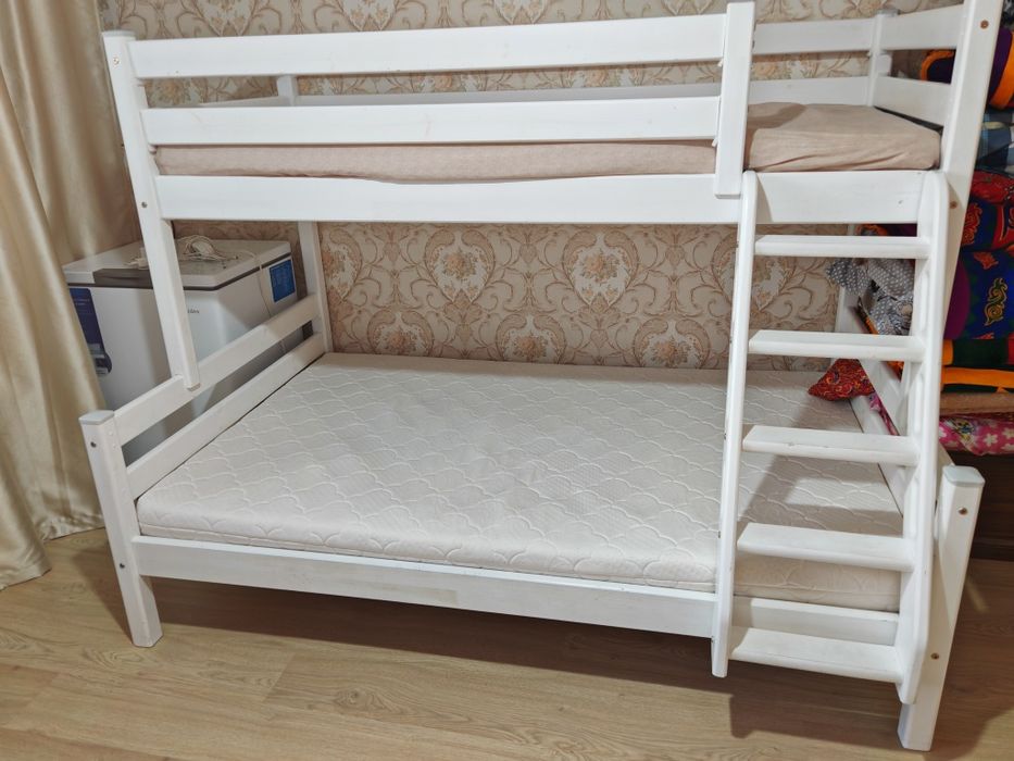 Двухъярусная кровать