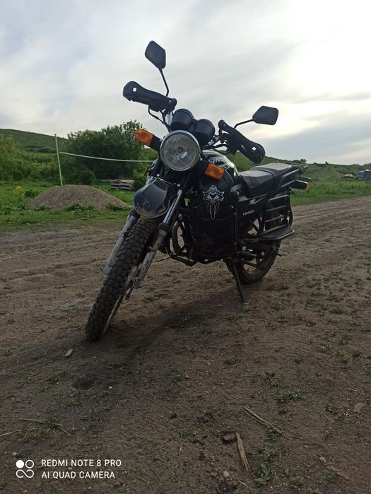 Продаю мотоцикл двести кубов