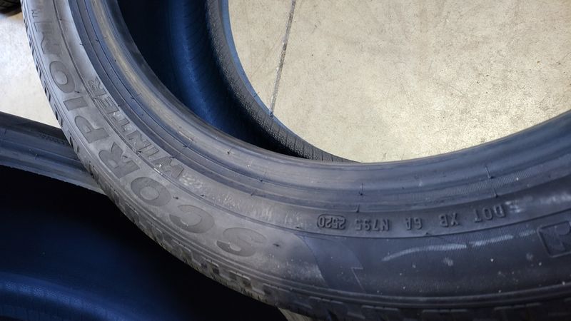 255/45/20//235/50/20 PIRELLI 4бр