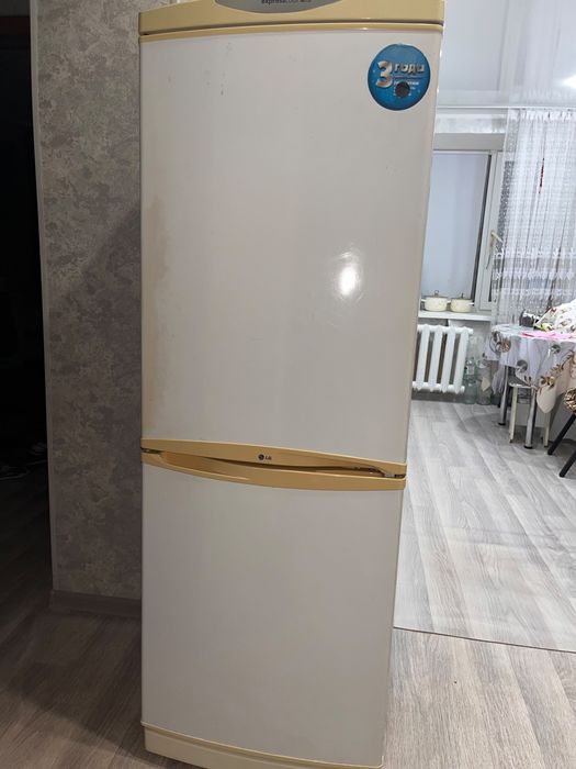 Продам холодильник