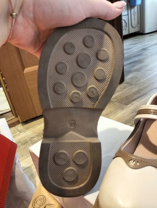 Продам туфельки на девочку