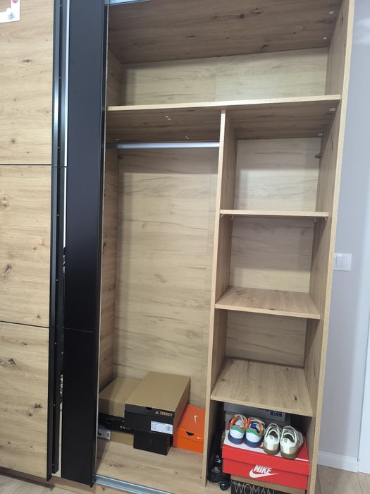 Гардероб с плъзгащи врати с механизъм за плавно затваряне Hettich