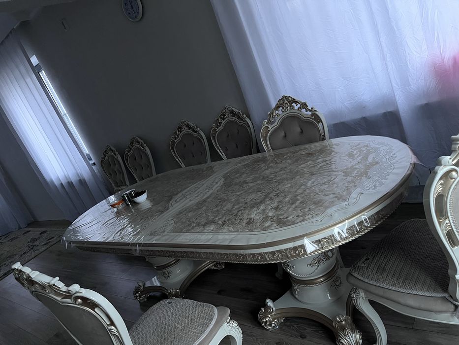 Продам стол, стулья