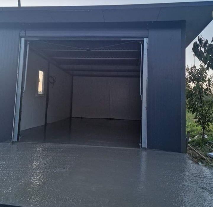 Garaje auto pe structura metalica învelite cu panouri Sandwich
