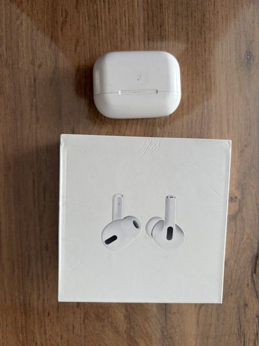 Airpods Pro with wireless charging case